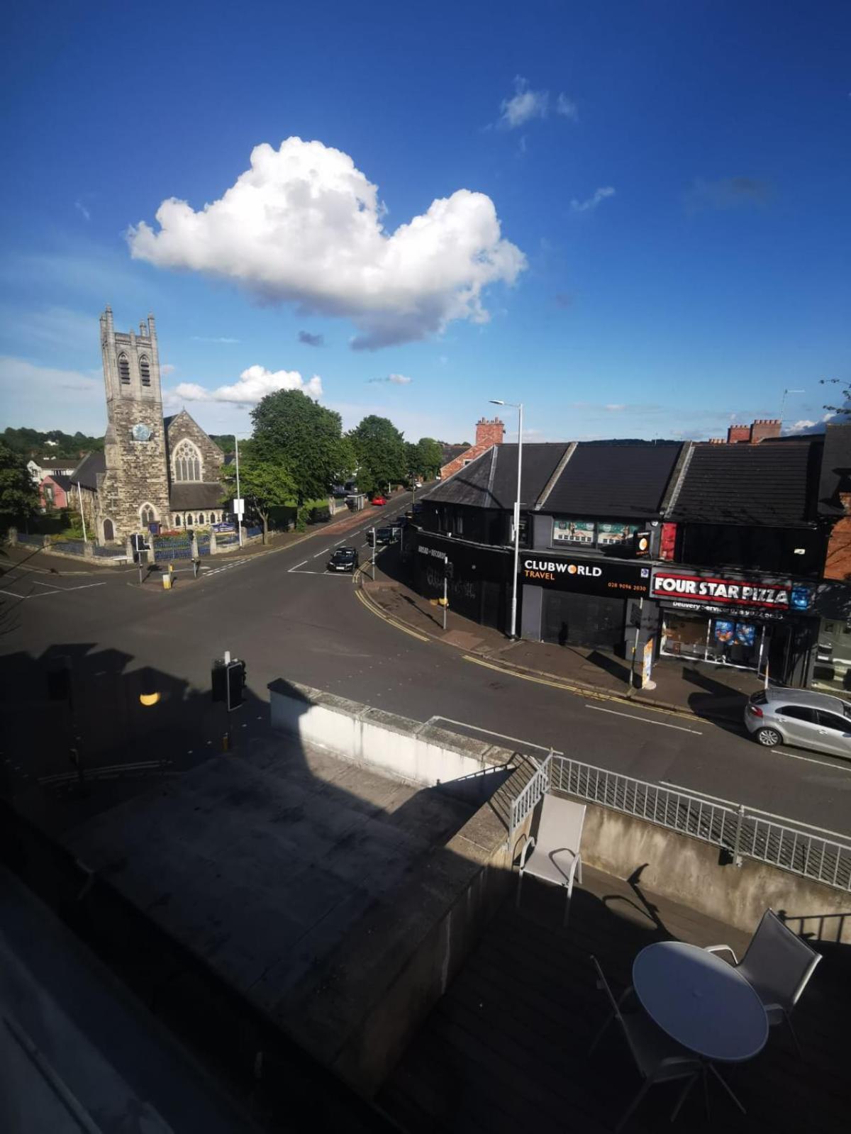 Attic Style 2 Bed Duplex Apartment With Rooftop Patio Belfast Buitenkant foto