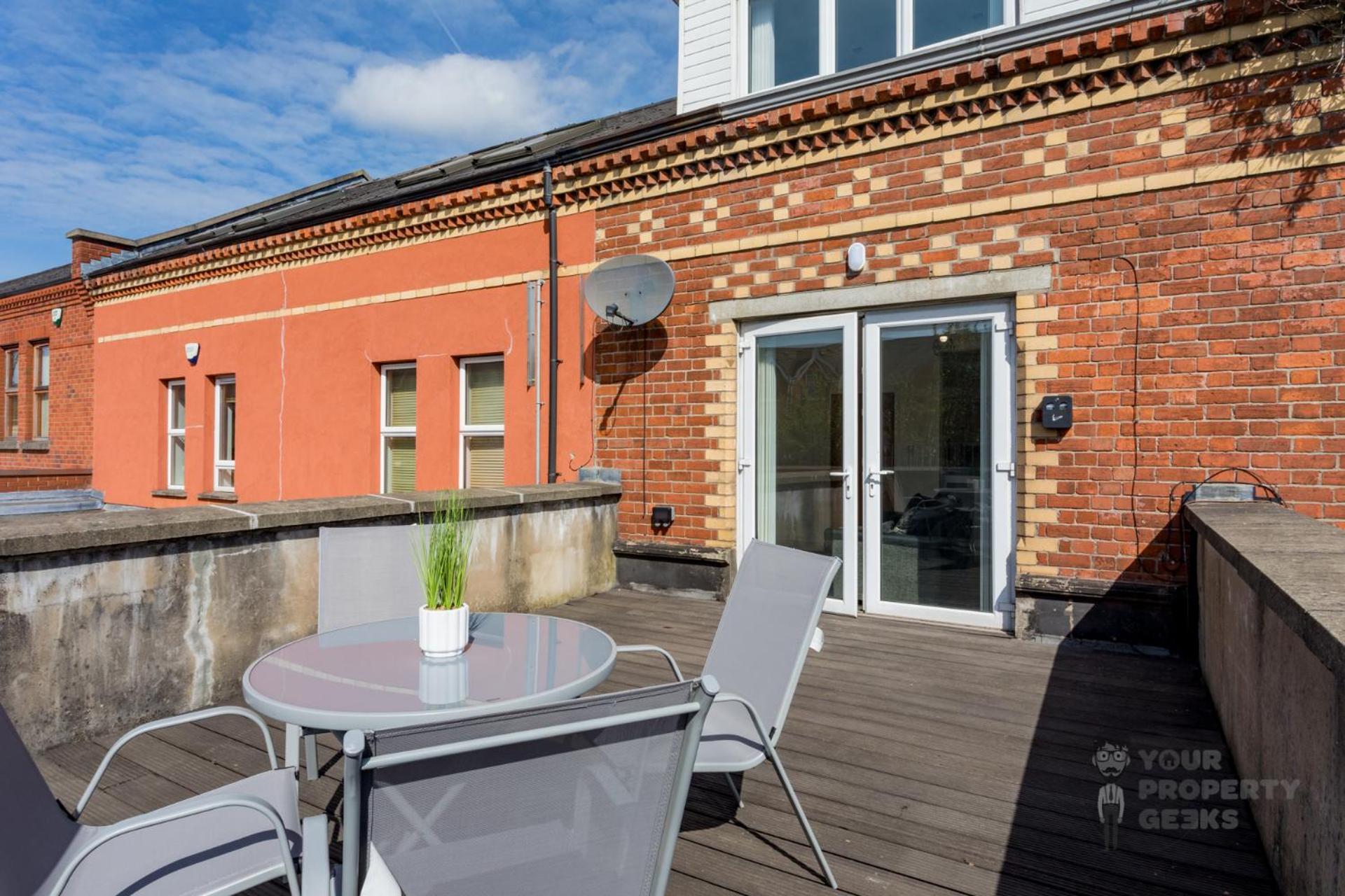 Attic Style 2 Bed Duplex Apartment With Rooftop Patio Belfast Buitenkant foto