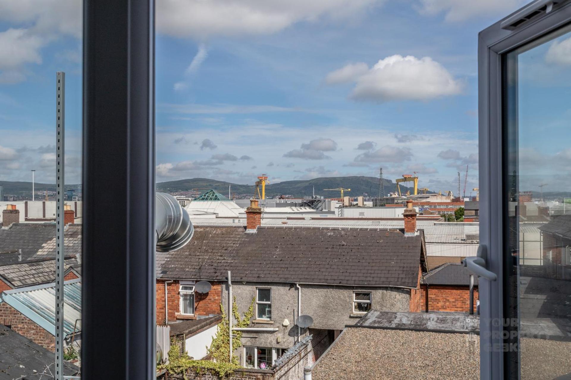 Attic Style 2 Bed Duplex Apartment With Rooftop Patio Belfast Buitenkant foto